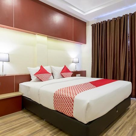 Oyo 727 Merlion Hotel Medan Exterior foto