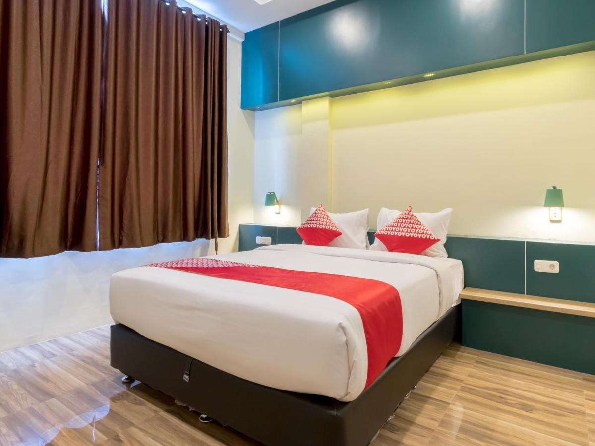 Oyo 727 Merlion Hotel Medan Exterior foto