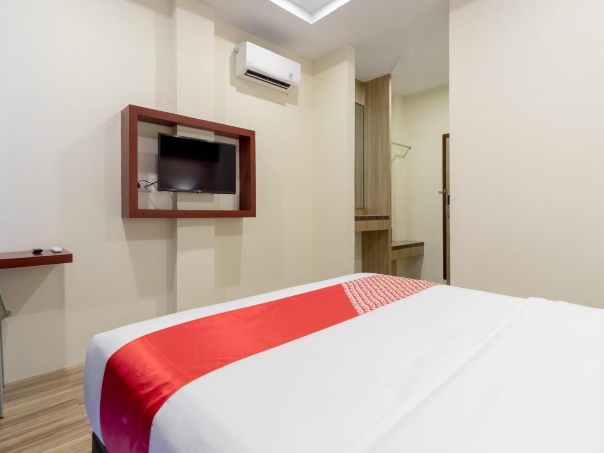 Oyo 727 Merlion Hotel Medan Exterior foto